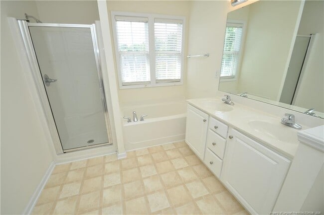 Building Photo - 416 Oak Pine Dr