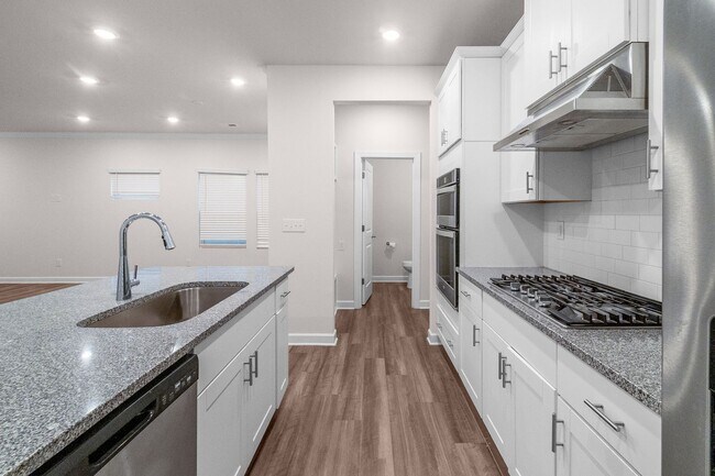 Building Photo - Beautiful and Spacious Home in the Heart o...