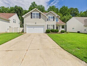 Building Photo - Charming 4-Bedroom 2.5 Bathroom Home locat...