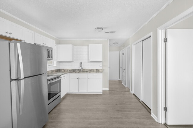 Building Photo - 2622 Thornhill Rd NW