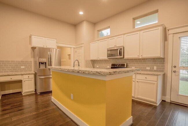 Building Photo - 10604 Wills Lp