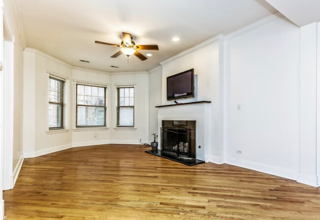 Building Photo - 5323 S Harper Ave