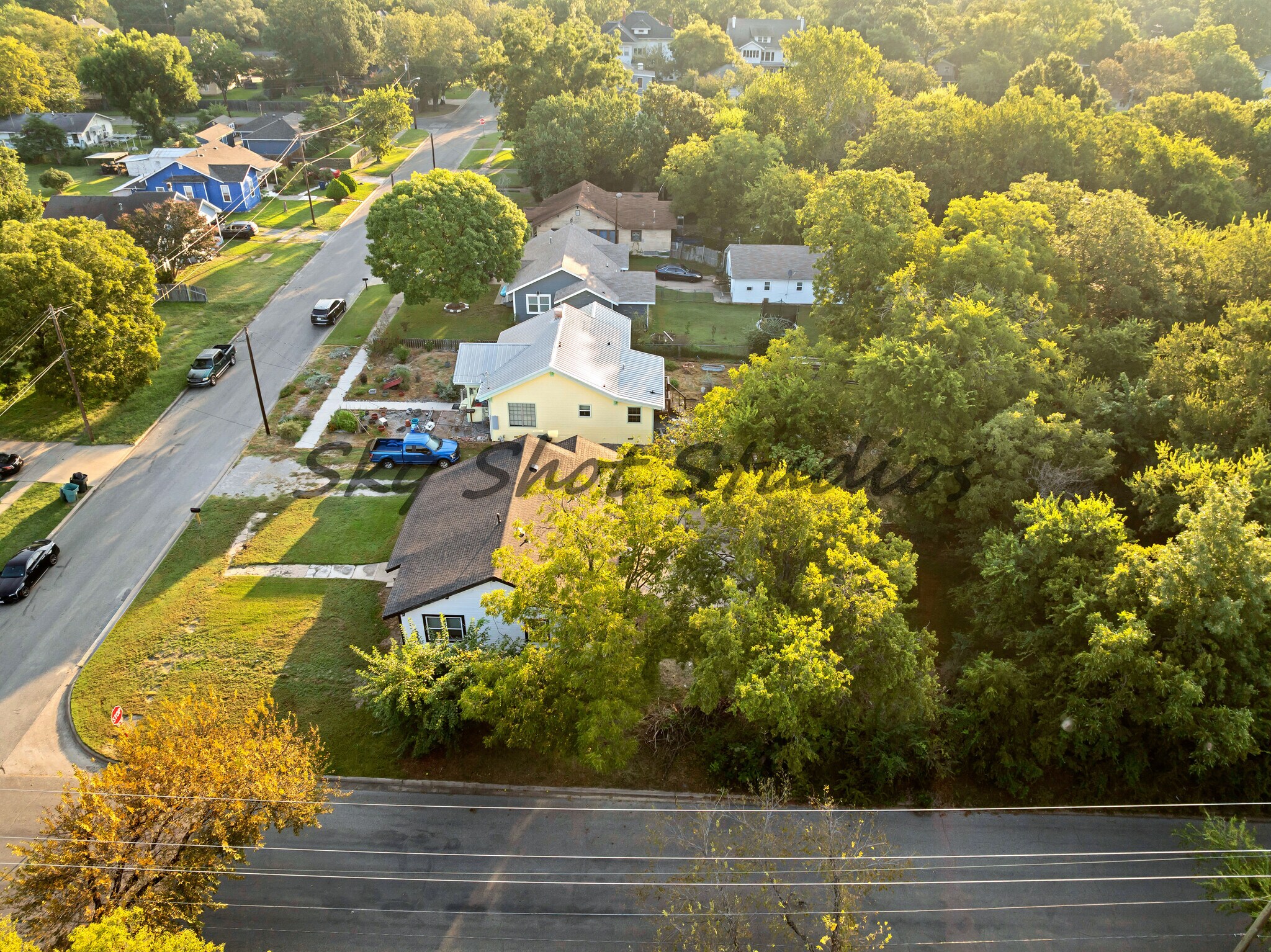 Building Photo - 326 W Rainey St