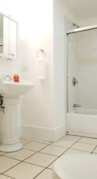 Building Photo - 29 Brackett St