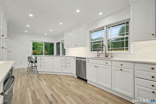 Building Photo - 158 Steep Hill Rd