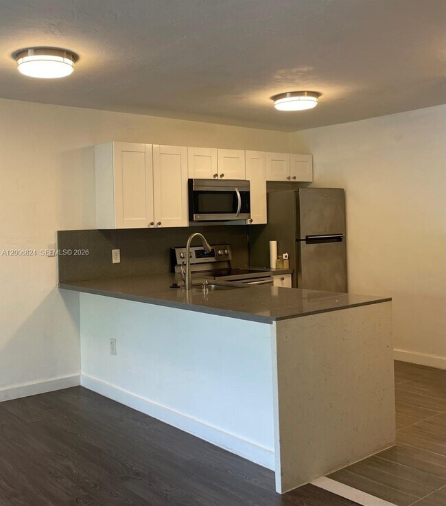 Building Photo - 2600 NE 135th St