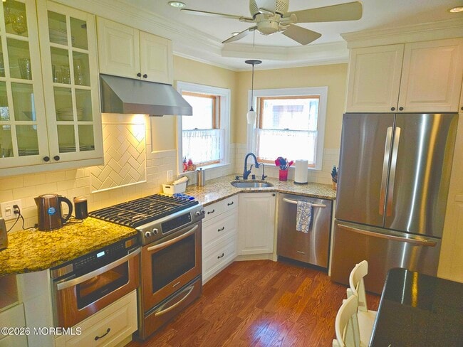 Building Photo - 1305 Locust Dr