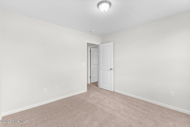 Building Photo - 2047 Twilight Dr NE