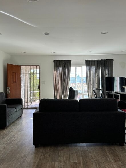 mid afternoon living room - 1339 S Mansfield Ave