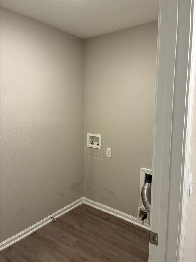 Building Photo - 107 Holm Pl