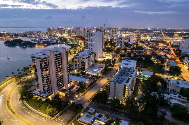 Building Photo - 770 S Palm Ave