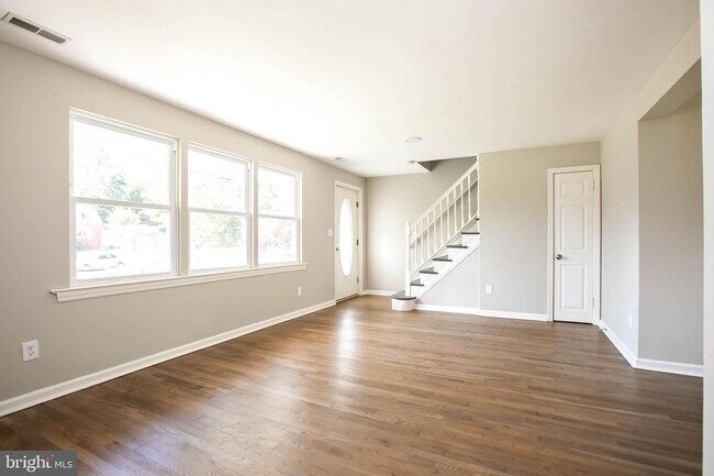 Building Photo - 212 E Cuthbert Blvd