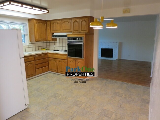 Building Photo - Charming 3-Bedroom Single-Level Home with ...