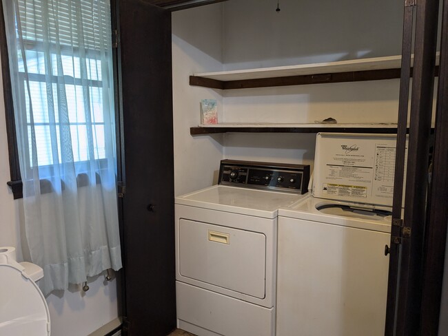 private washer/dryer, storage - 15 Amber Ct