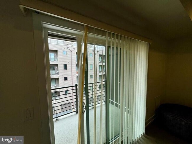 Building Photo - 906 Lakeview Ct