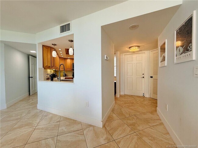 Building Photo - 8800 S Ocean Dr