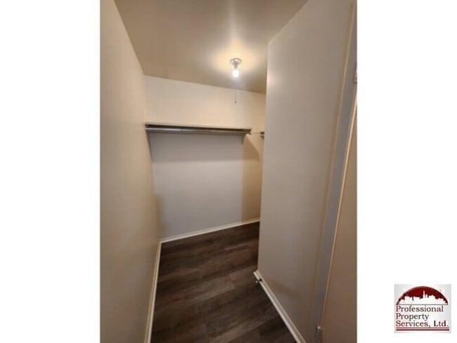 Building Photo - Upgraded End Unit In Amber Meadows