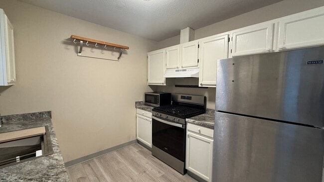 Building Photo - A spacious (4) bedroom corner lot home in Chugiak!