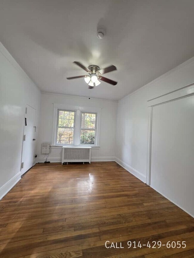 Building Photo - 10 Eastview Ave