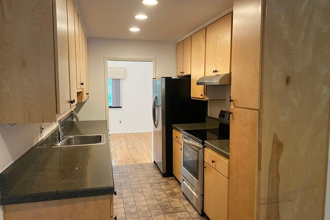 Building Photo - 331 Birch Ln