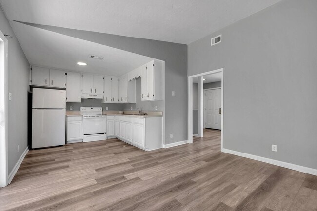 Building Photo - 27 Sierra Rd