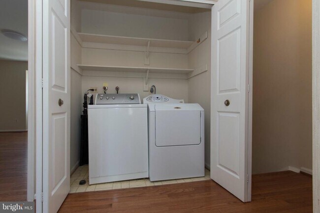 Building Photo - 48 Pontiac Way