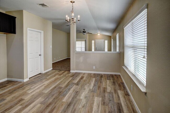 Building Photo - 319 Wildcat Dr