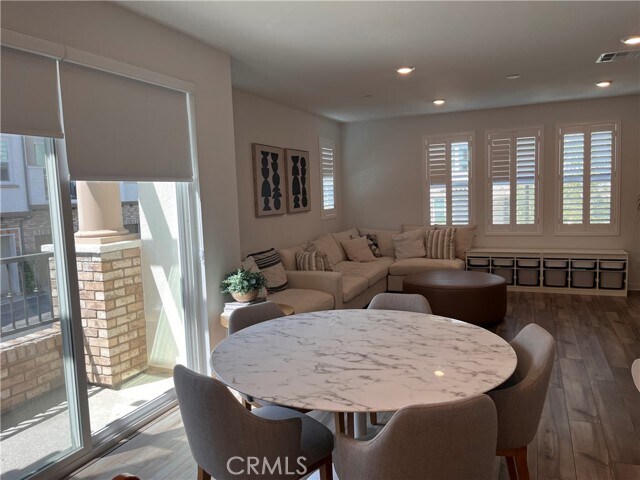 Building Photo - 9831 La Serna Dr