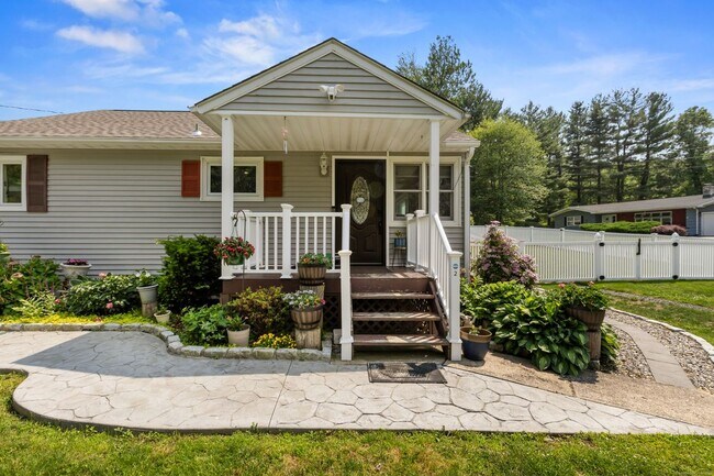 Primary Photo - 2 Blueberry Ln