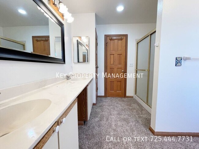 Building Photo - TWO STORY 4 BEDROOM WITH POOL NEAR SPRING ...