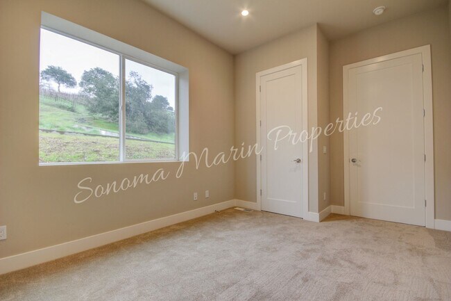 Building Photo - Gorgeous 4 Bed/3Bath House Available in De...