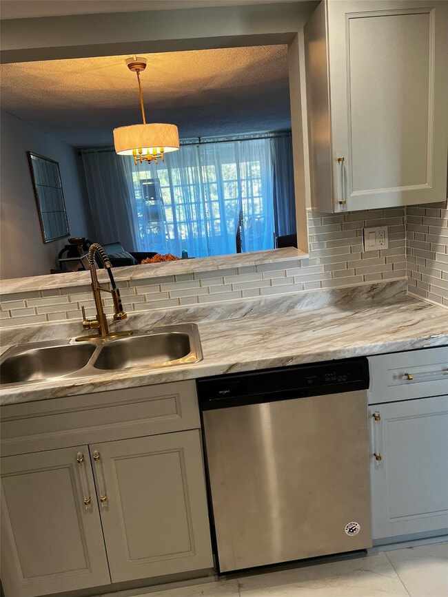 Building Photo - 9070 Lime Bay Blvd