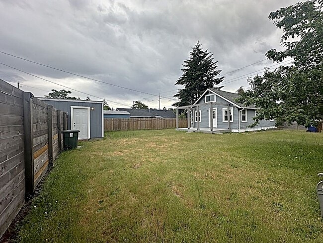 Building Photo - Cozy Meets Chic – 2BR Home with Outdoor Bliss!