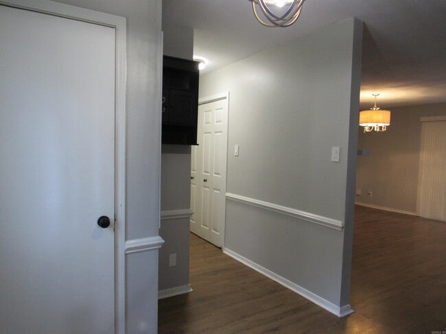 Building Photo - 303 Merganzer Dr