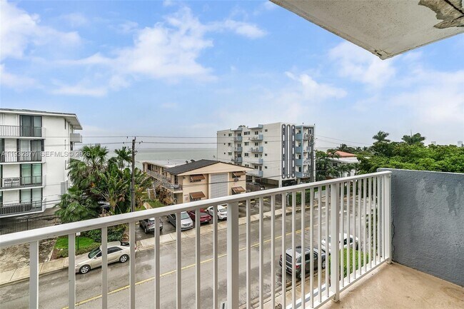 Building Photo - 1801 S Treasure Dr