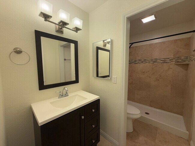 Building Photo - Gorgeous 3B/2BA House w/ Swimming Pool, A/...