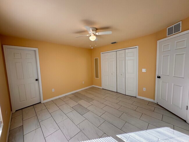 Building Photo - 280 SW 3rd Terrace