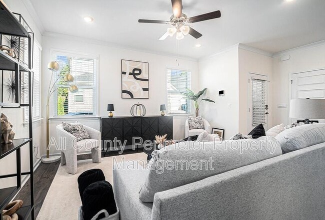 Building Photo - 607 Silver Moon Dr