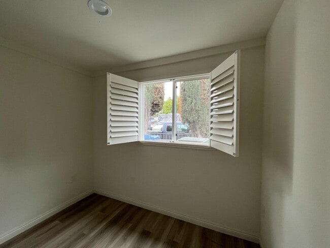 Building Photo - 6715 Alvina St