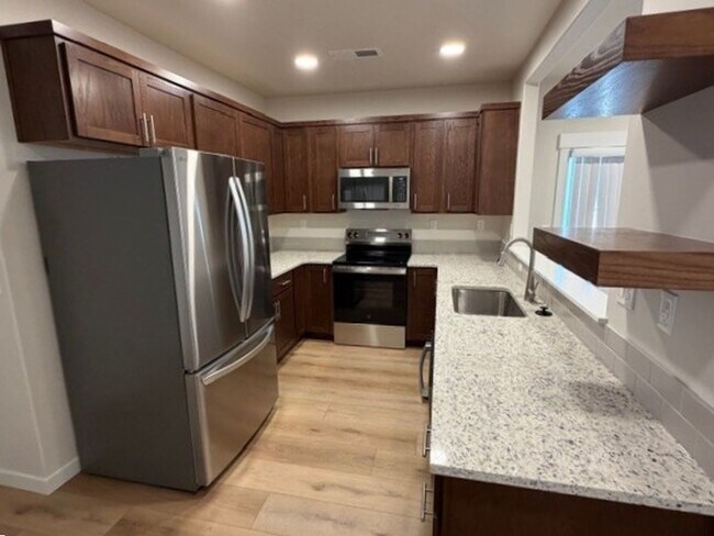 Building Photo - Beautiful newer 3 bed 2 bath home in Caldwell just off Linden Rd and Middleton Rd