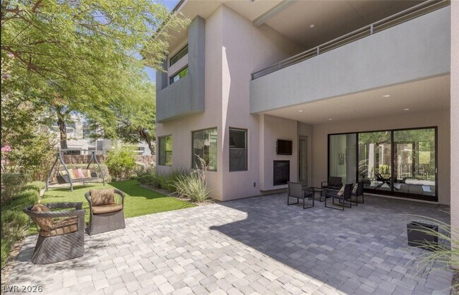 Building Photo - 47 Pristine Glen St