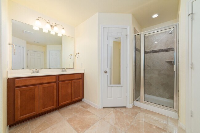 Building Photo - 15615 Whispering Green Dr