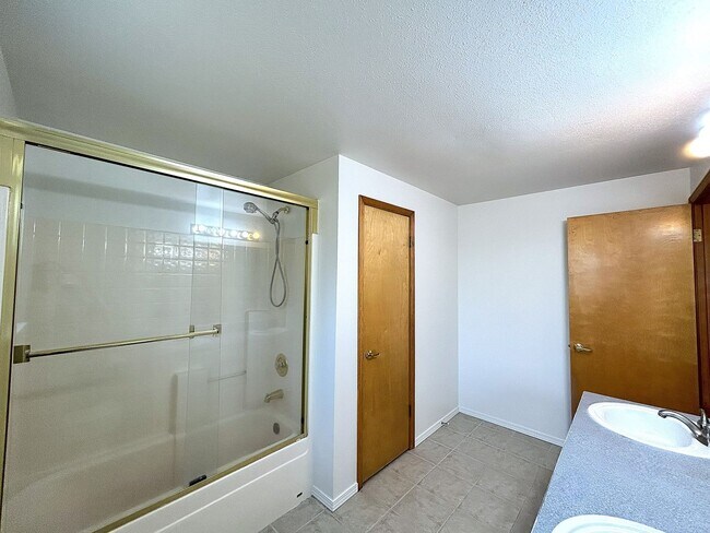 Building Photo - 3 bedroom Rambler in Browns point