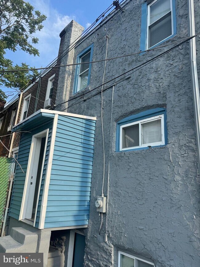 Building Photo - 1945 W Airdrie St