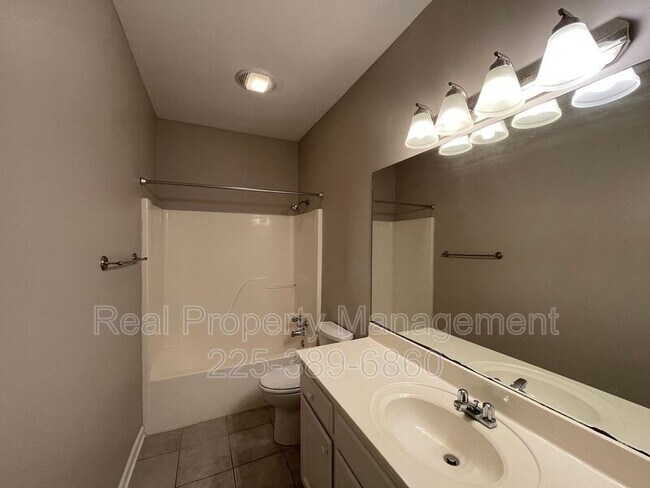 Building Photo - 5630 Arialo Dr