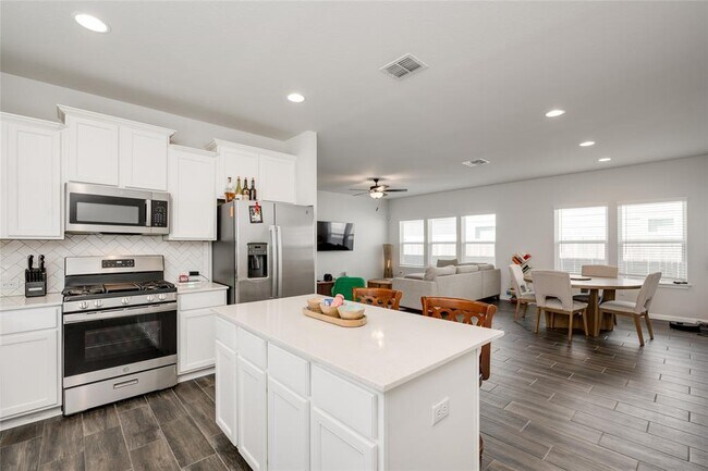 Building Photo - 10712 Timber Brook Pass
