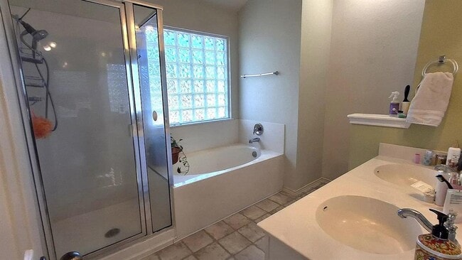 Building Photo - 10322 Maydelle Dr