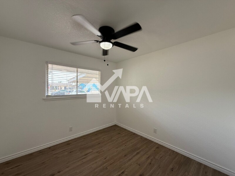 Building Photo - 315 Jamaica Dr
