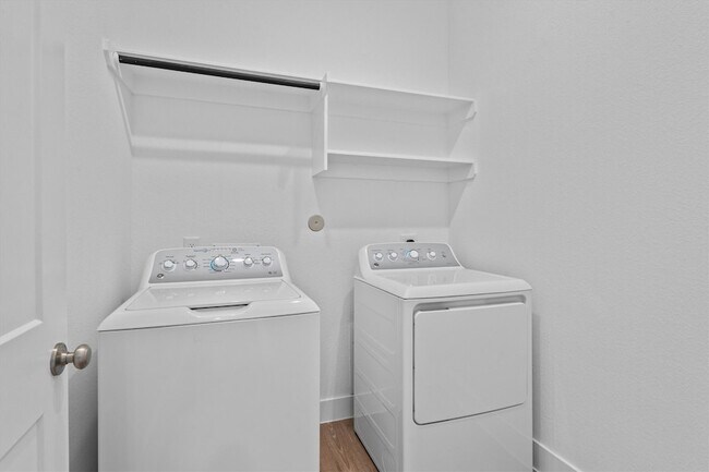 Building Photo - 120 Red Cascade Trl