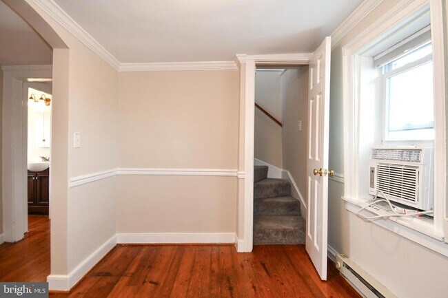 Building Photo - 17 - Apt. #1 Madision Street Unit